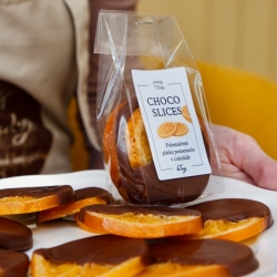 CHOCO SLICES - kandovan� pl�tky pomeran�e v ml��n� �okol�d� 