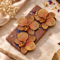 Ml��n� �okol�da se zlat�mi orchidejemi a su�en�mi kv�ty (150 g)